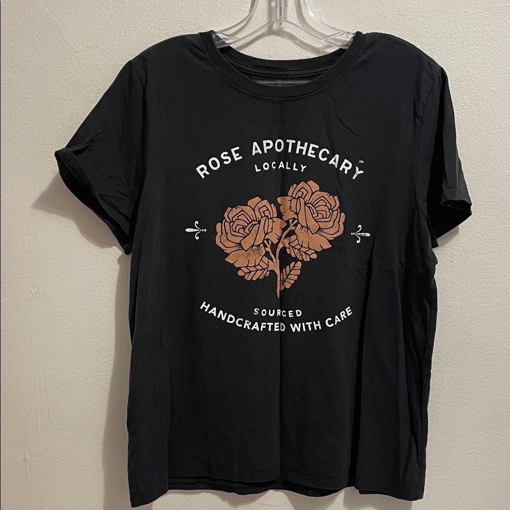 Schitts Creek Rose Apothecary Tee Size XL